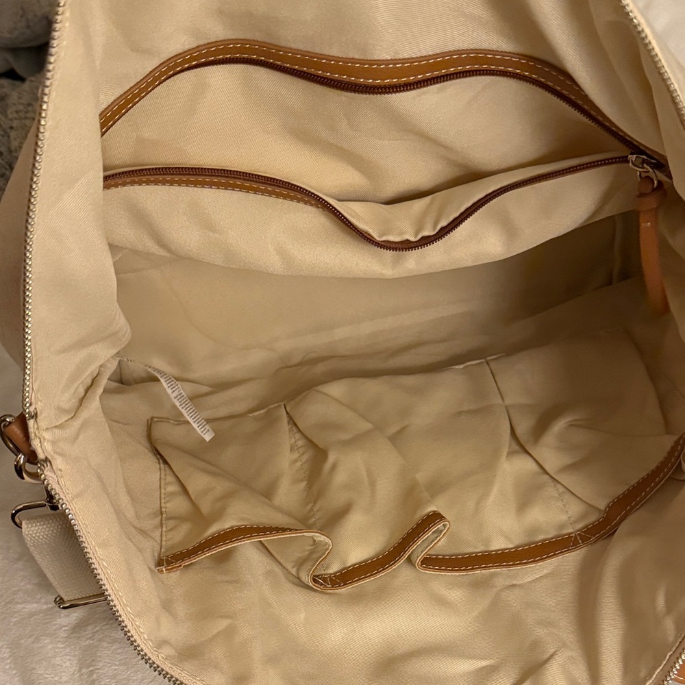 ๐Old Navy Beige and Tan Travel Bag with adjustable straps - Picture 6 of 10